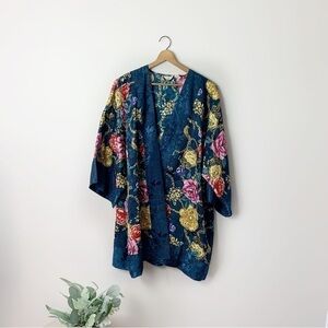 [Victoria's Secret] Women's Vintage Gold Label Floral Tie Kimono Robe